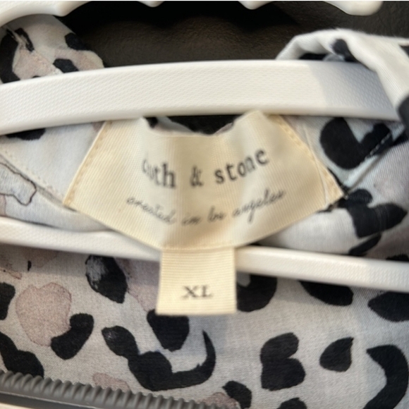 Cloth & Stone Leopard Print Button Down Top, XL - Picture 2 of 7